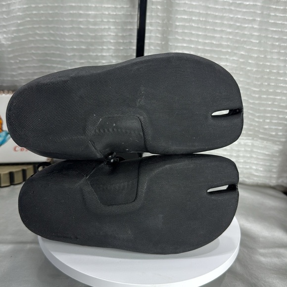 (C2)Quiksilver Syncro 3mm Black Neoprene Booties, size 5 women - Picture 7 of 16